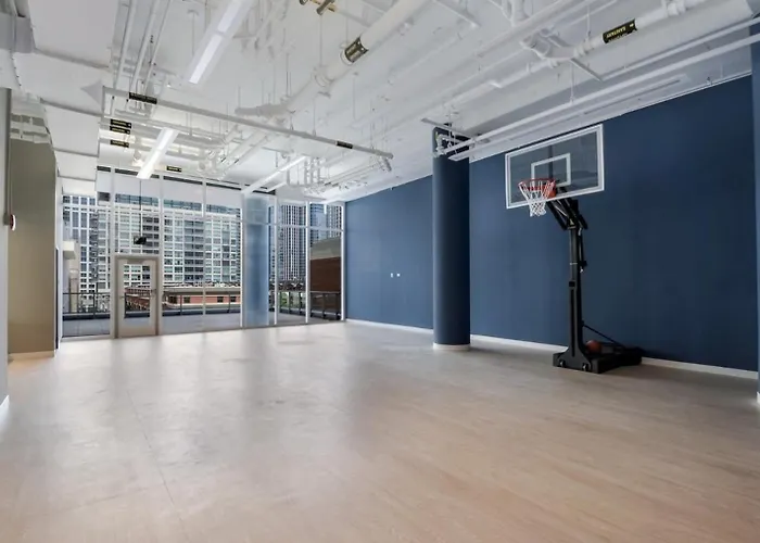 South Loop W Pool Gym Nr Grant Park Chi-857 * Chicago