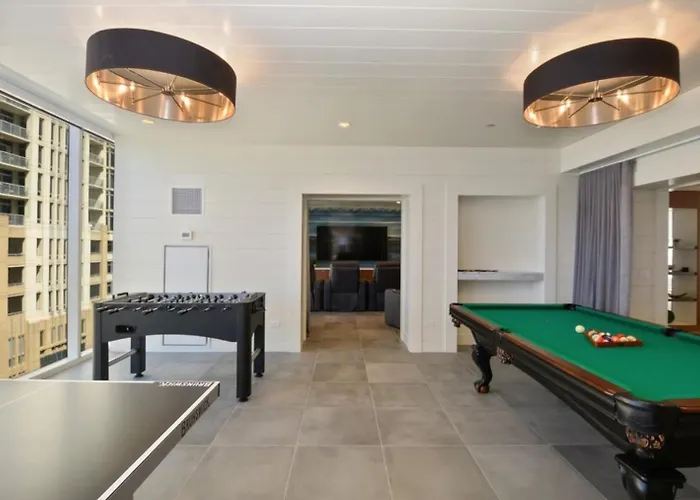 South Loop W Pool Gym Nr Grant Park Chi-857 * Chicago