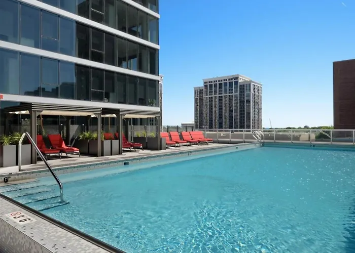 South Loop W Pool Gym Nr Grant Park Chi-857