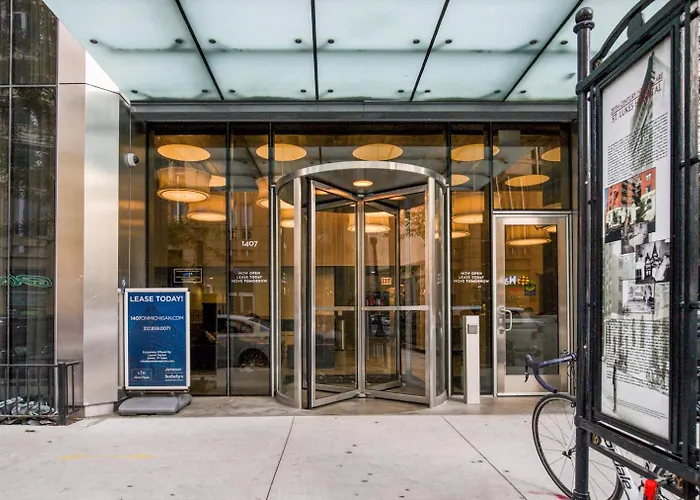 South Loop W Pool Gym Nr Grant Park Chi-857 *