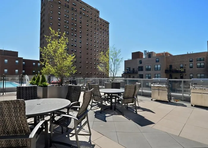 South Loop W Pool Gym Nr Grant Park Chi-857 * Chicago