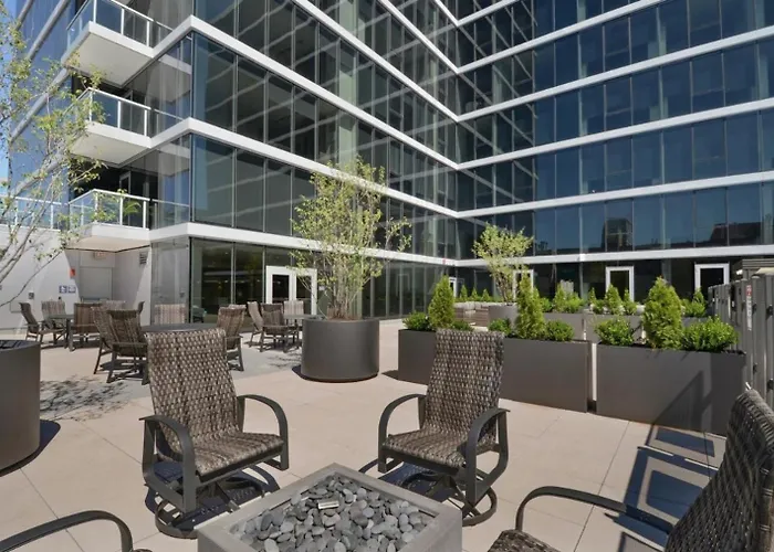 South Loop W Pool Gym Nr Grant Park Chi-857